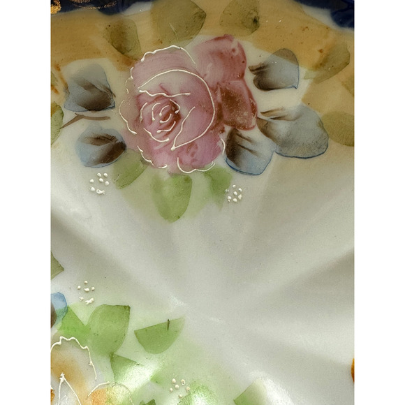 Beautiful! Vintage! Tri-Footed Hand-Painted, Floral Nut or Trinket Dish! - Picture 10 of 11